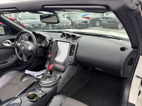 Used 2014 Nissan 370Z Touring w/ Sport Package RWD image 17