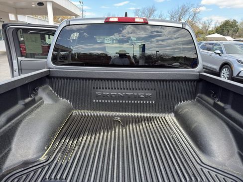 Used 2024 Nissan Frontier SV image 25