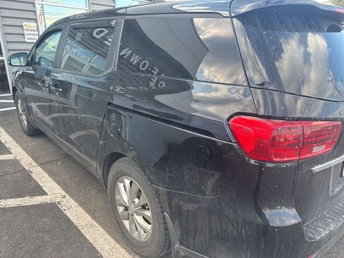 Used 2021 Kia Sedona LX image 7