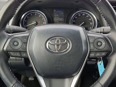 Used 2019 Toyota Camry L image 11
