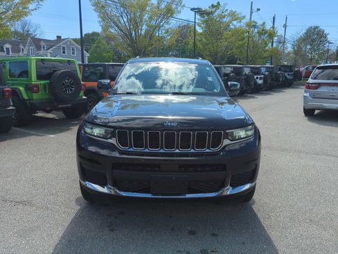Used 2023 Jeep Grand Cherokee L Laredo AWD/4WD image 9