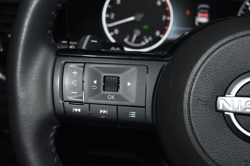 Used 2023 Nissan Rogue SL AWD/4WD image 9