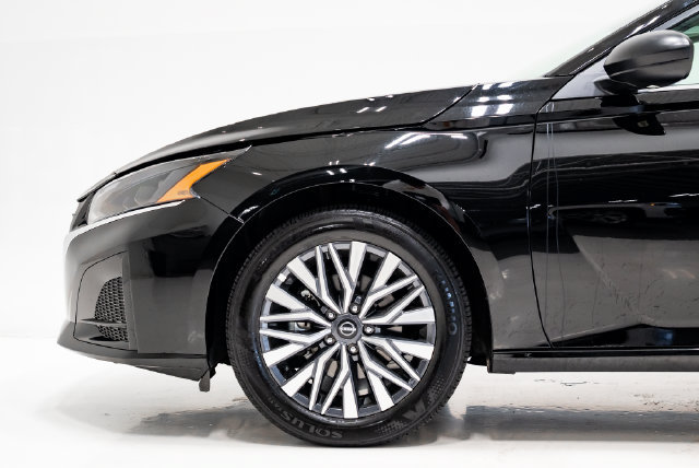 Used 2025 Nissan Altima 2.5 SV AWD/4WD image 29