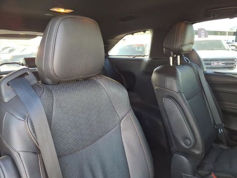 Used 2025 Toyota Sienna Platinum image 14