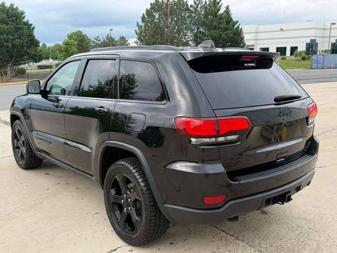 Used 2018 Jeep Grand Cherokee Laredo AWD/4WD image 5