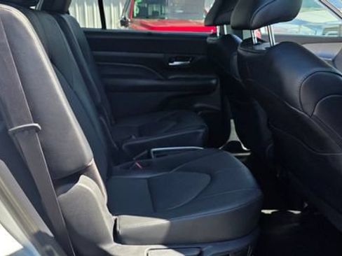 Used 2025 Toyota Grand Highlander AWD image 18