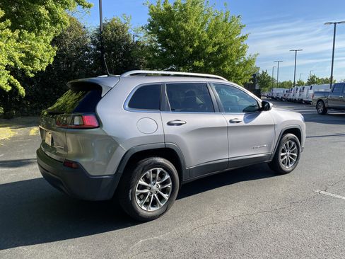 Used 2019 Jeep Cherokee Latitude Plus w/ Comfort/Convenience Group image 9