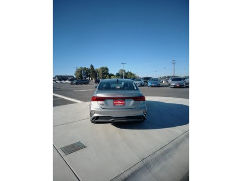 Used 2024 Kia Forte LXS FWD image 4