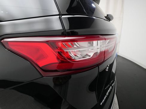 Used 2018 Chevrolet Traverse High Country image 34