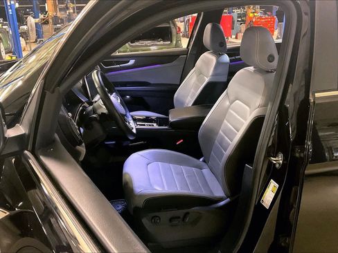 Used 2024 Volkswagen Atlas Cross Sport SEL R-Line image 7