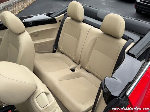 Used 2013 Volkswagen Beetle 2.0T image 7