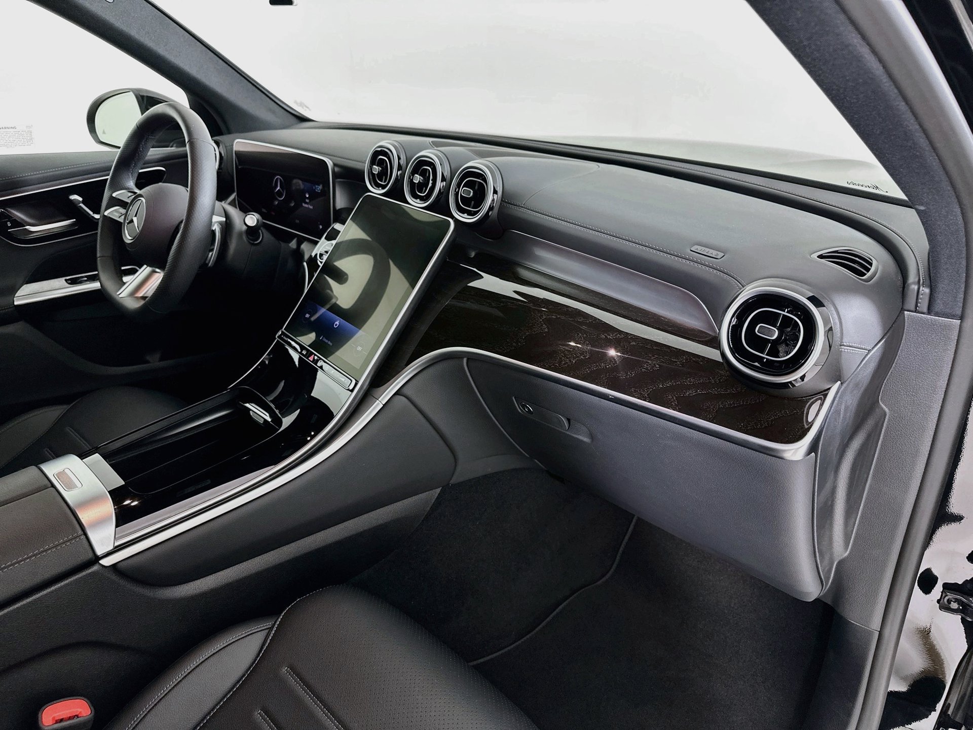 Certified 2024 Mercedes-Benz GLC 300 4MATIC image 28