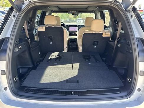 New 2025 Jeep Grand Cherokee L Limited w/ Luxury Tech Group II RWD image 11