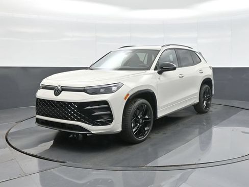 New 2026 Volkswagen Tiguan SE R-Line AWD/4WD image 3
