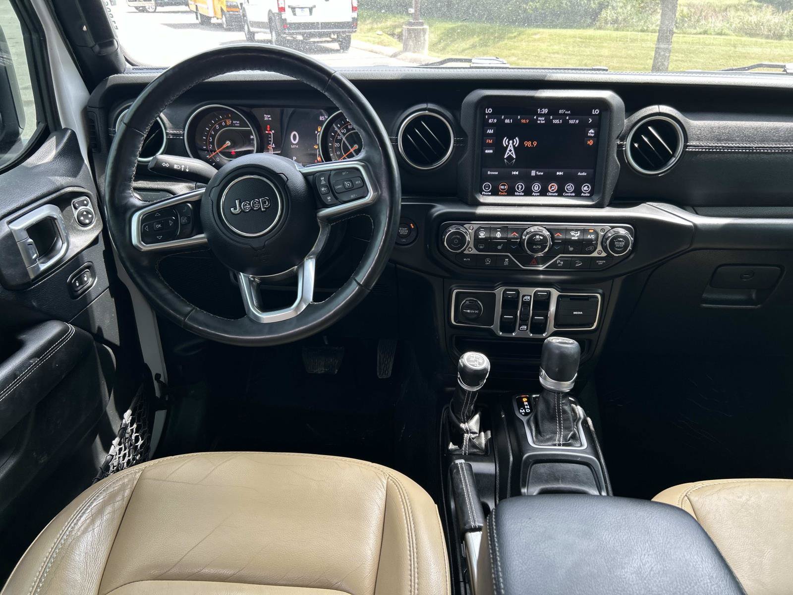Used 2019 Jeep Wrangler Unlimited Sahara AWD/4WD image 22
