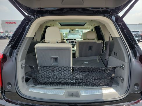 Used 2025 Cadillac XT6 Premium Luxury w/ LPO, Floor Liner Package AWD/4WD image 8