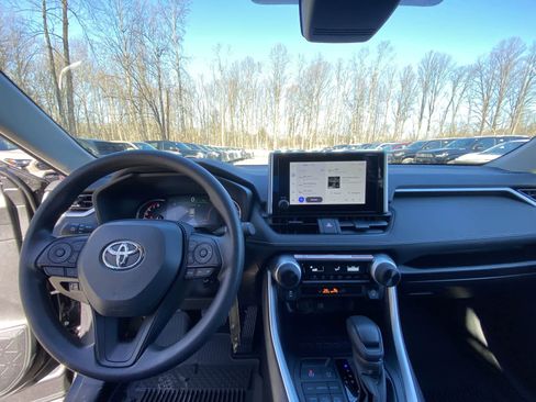 Certified 2025 Toyota RAV4 LE image 18