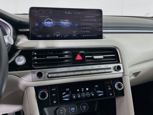 Used 2025 Genesis G70 2.5T image 24