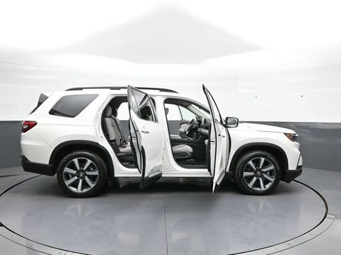 Used 2024 Honda Pilot Touring image 44