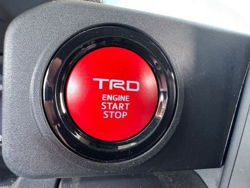 Used 2024 Toyota Tacoma TRD Off-Road image 12