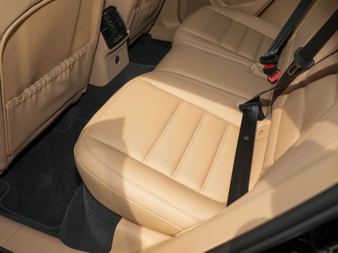 Certified 2026 Porsche Macan AWD/4WD image 32