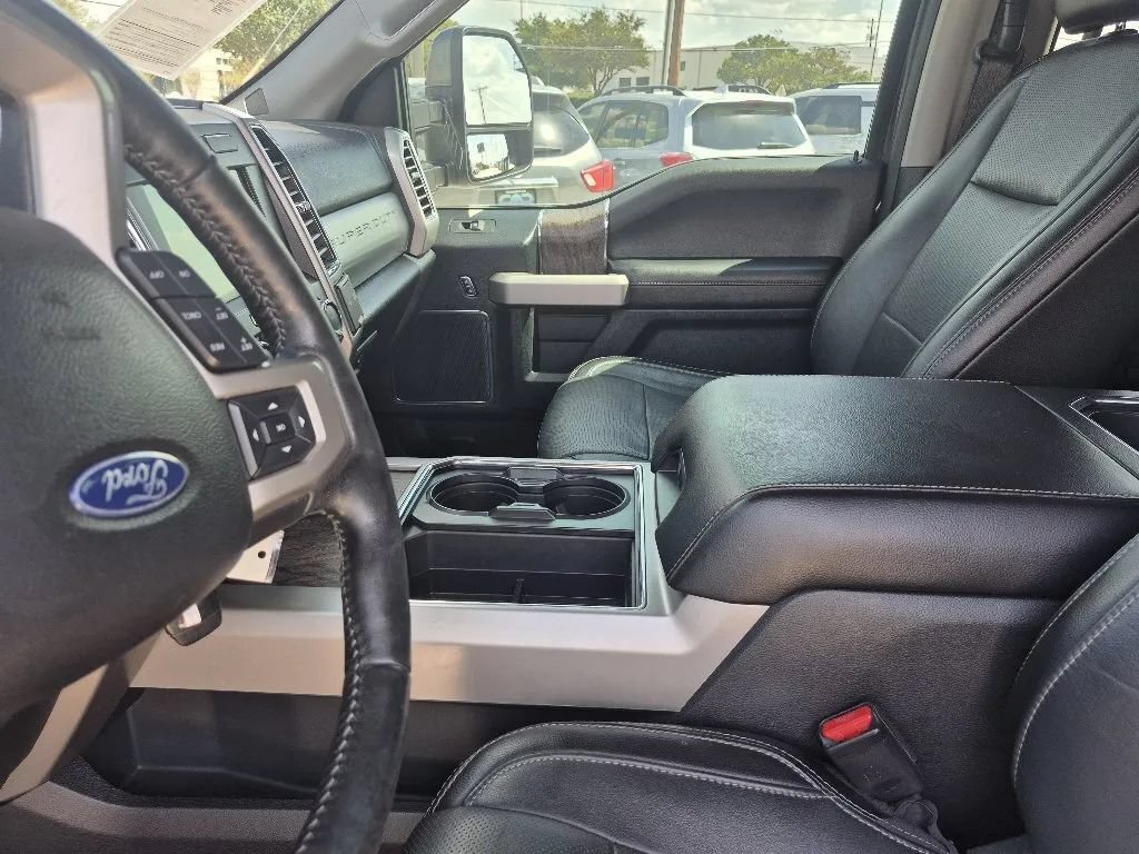 Used 2017 Ford F250 Lariat w/ Lariat Value Package AWD/4WD image 19