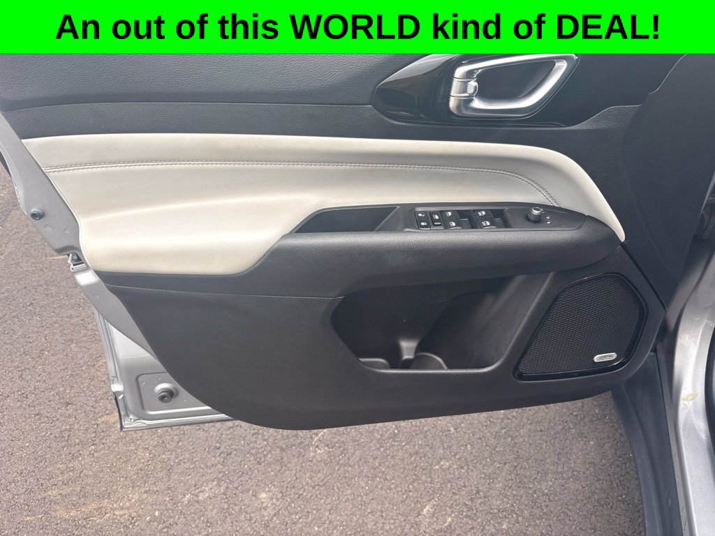 Certified 2022 Jeep Compass Limited w/ Sun and Sound Group AWD/4WD image 11