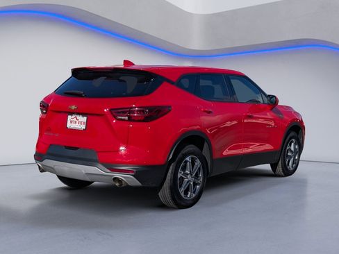 Used 2025 Chevrolet Blazer LT image 9