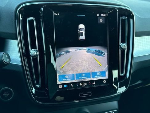 Used 2023 Volvo XC40 B5 Core image 20