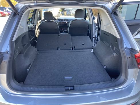 Certified 2024 Volkswagen Tiguan SE image 12