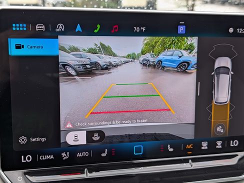 Certified 2025 Volkswagen Tiguan SE AWD/4WD image 27