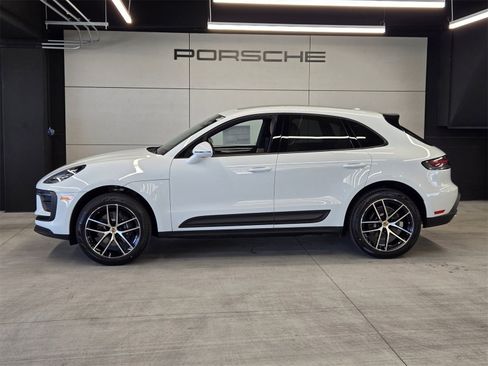 Used 2025 Porsche Macan image 2