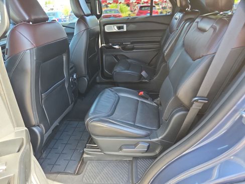 Used 2021 Ford Explorer Platinum w/ Equipment Group 601A AWD/4WD image 21