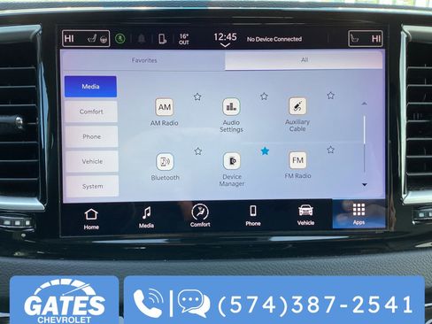 Used 2024 Chrysler Pacifica Touring-L image 3