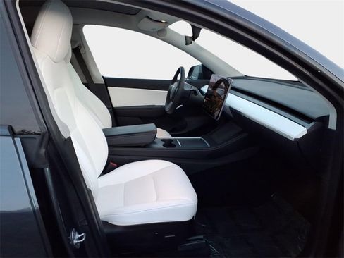 Used 2021 Tesla Model Y Performance image 15