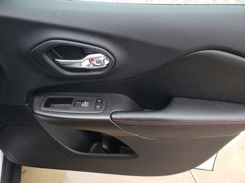 Used 2020 Jeep Cherokee Trailhawk w/ Cold Weather Group AWD/4WD image 20