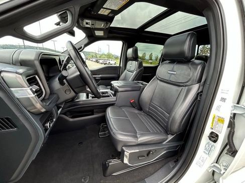 Used 2025 Ford F450 Platinum AWD/4WD image 32