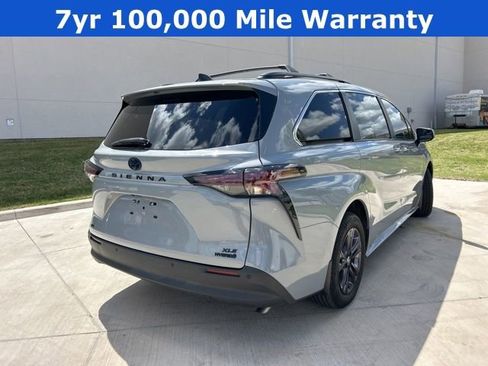 Used 2024 Toyota Sienna XLE Woodland Edition image 4