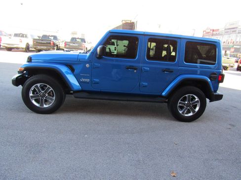 Used 2022 Jeep Wrangler Unlimited Sahara w/ Cold Weather Group image 6