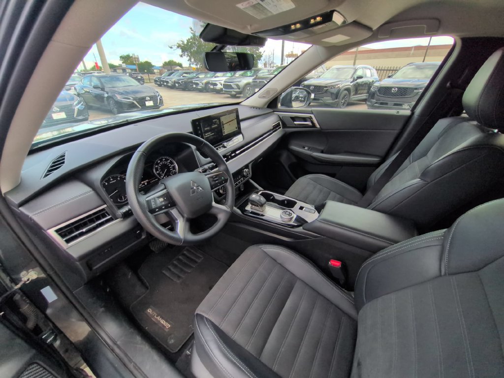 Used 2025 Mitsubishi Outlander SE AWD/4WD image 15