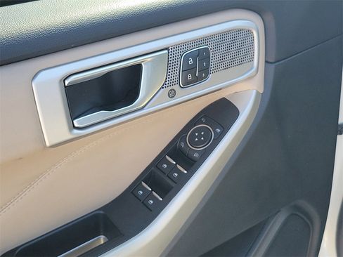 Used 2022 Ford Explorer Limited w/ Equipment Group 301A image 23