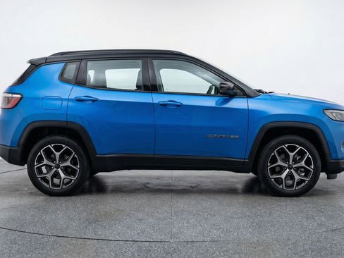 Used 2025 Jeep Compass Limited image 11