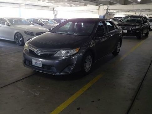 Used 2012 Toyota Camry LE FWD image 3