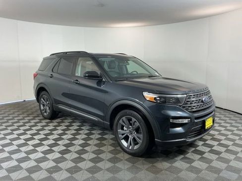 Used 2022 Ford Explorer XLT w/ Equipment Group 202A AWD/4WD image 3