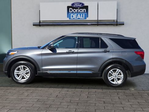 Certified 2024 Ford Explorer XLT image 6