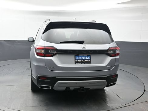 Certified 2025 Honda Pilot Touring image 5