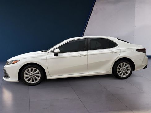 Used 2022 Toyota Camry LE image 2