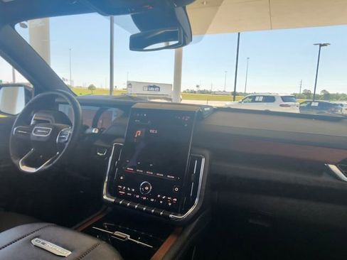 Used 2025 GMC Yukon Denali RWD image 19