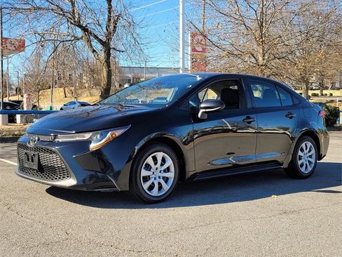 Used 2022 Toyota Corolla LE image 4
