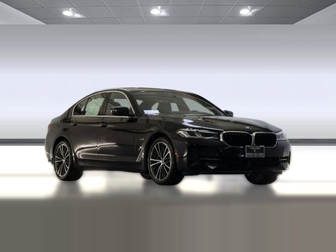 Used 2023 BMW 530e w/ Premium Package image 6